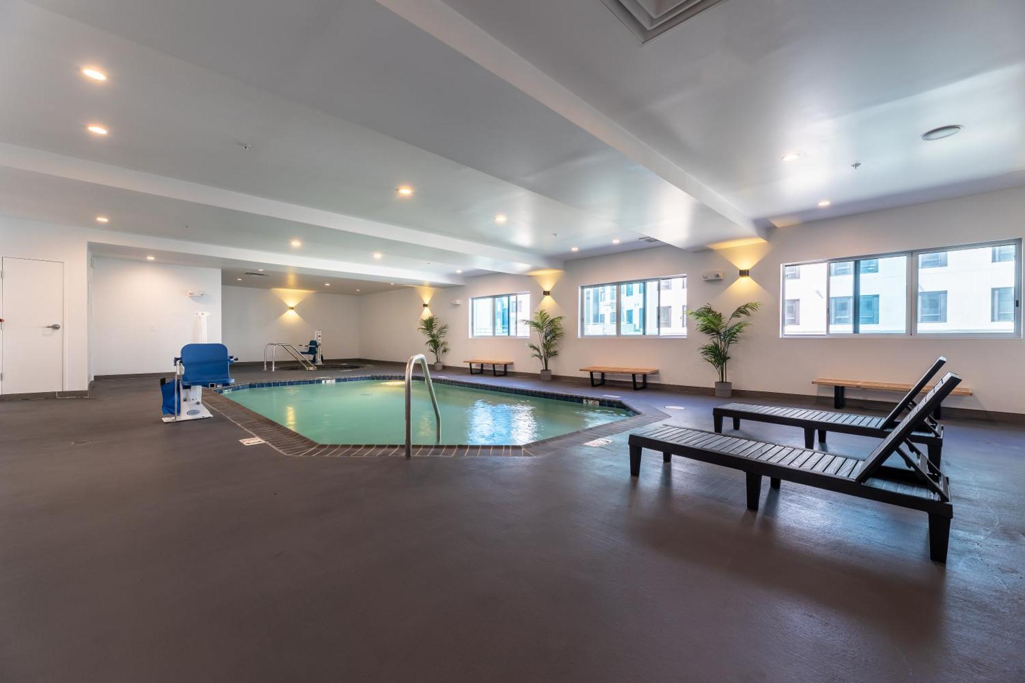 Hotel Mai Downtown Лонг Бич Экстерьер фото
